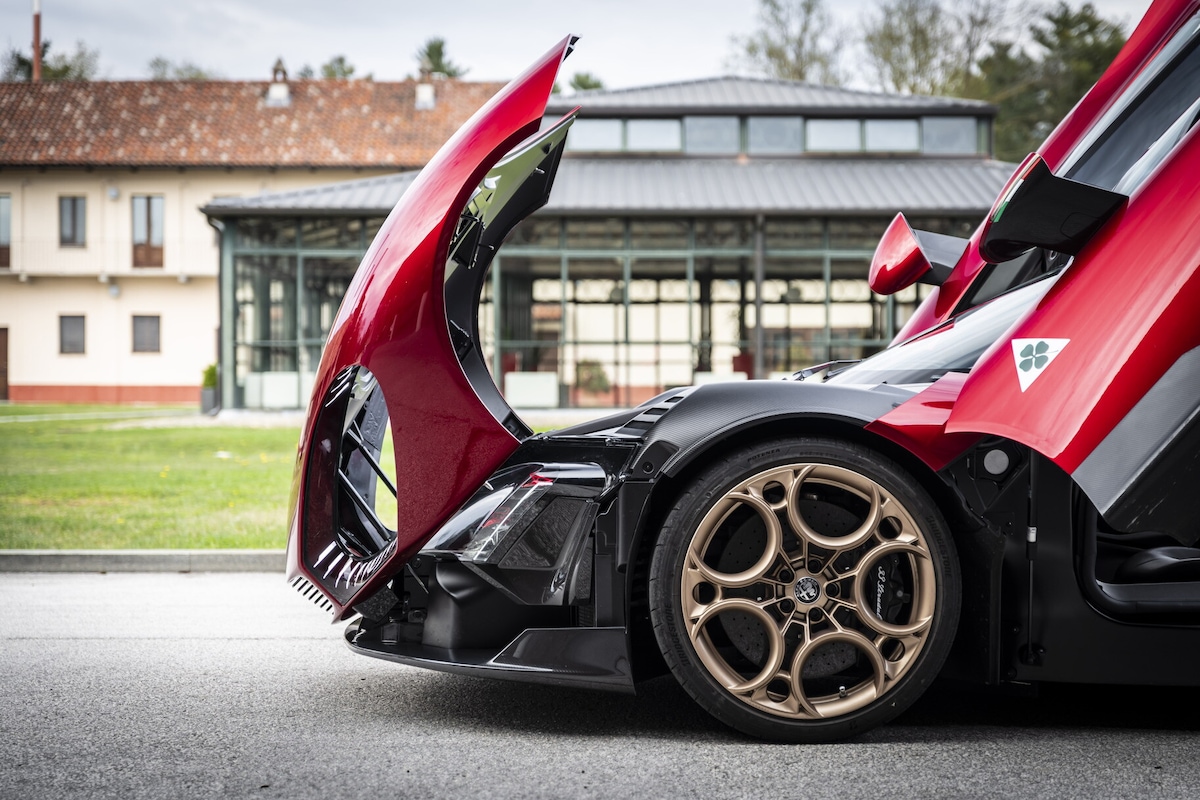 Alfa Romeo 33 Stradale, emozioni in pista