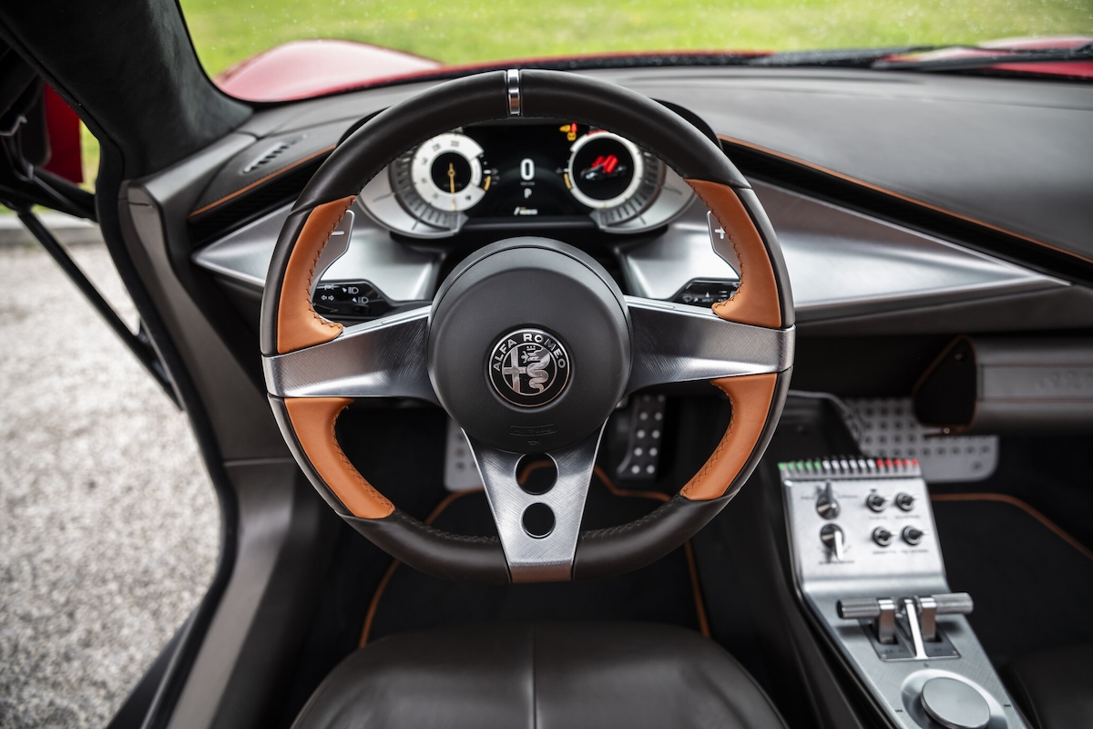 Alfa Romeo 33 Stradale, emozioni in pista