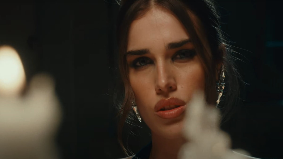 Fedez e Clara, la 600 Abarth elettrica protagonista del videoclip di "Scelte stupide"