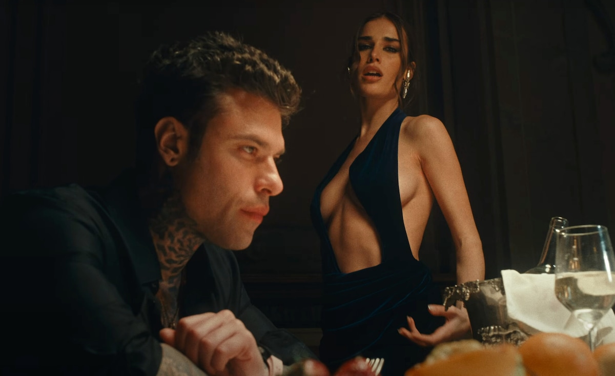 Fedez e Clara, la 600 Abarth elettrica protagonista del videoclip di "Scelte stupide"