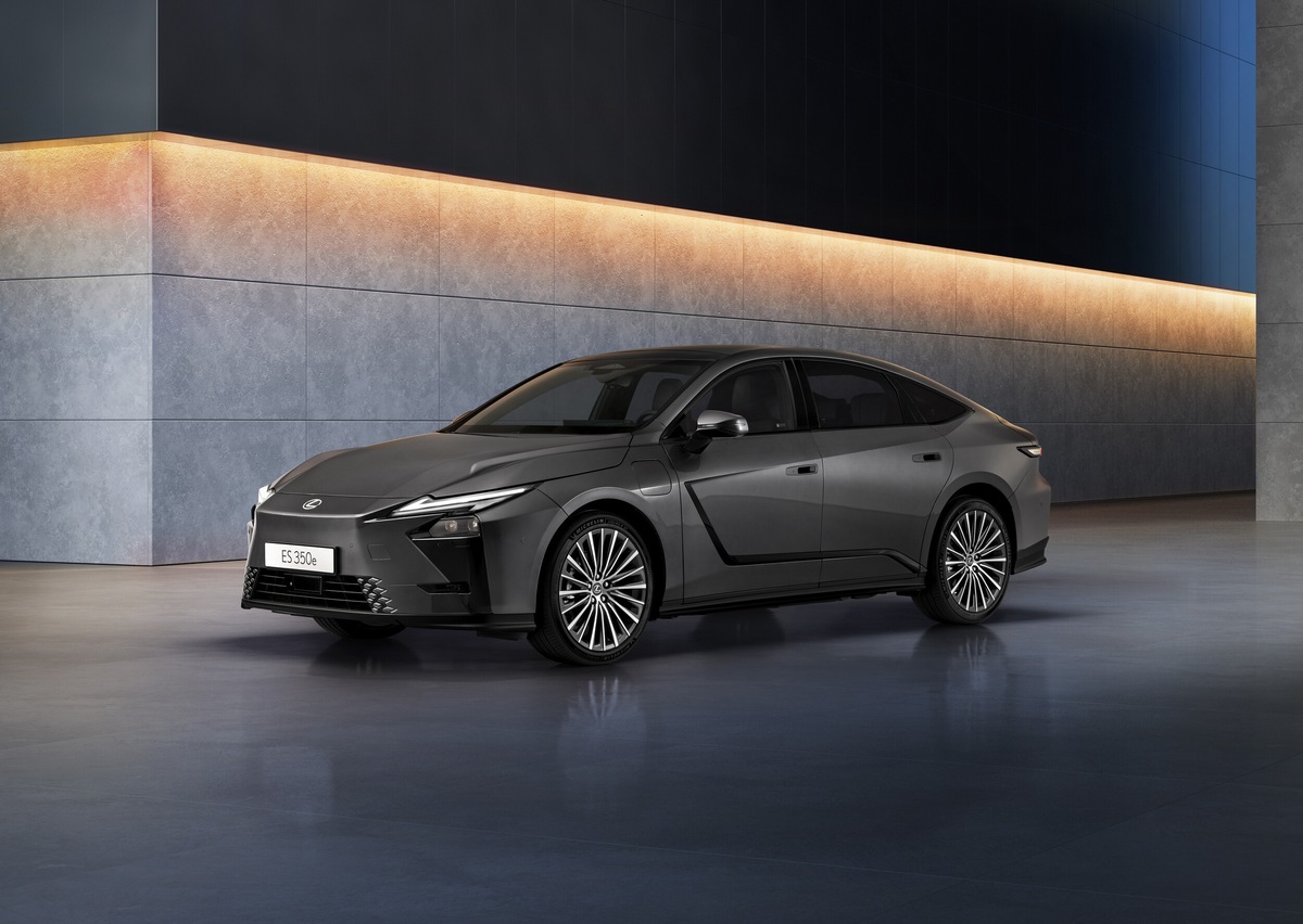 Lexus ES, executive ed elettrificata