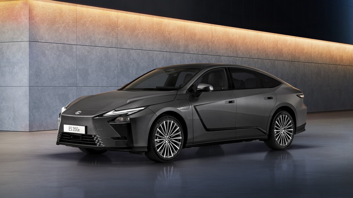 Lexus ES, executive ed elettrificata