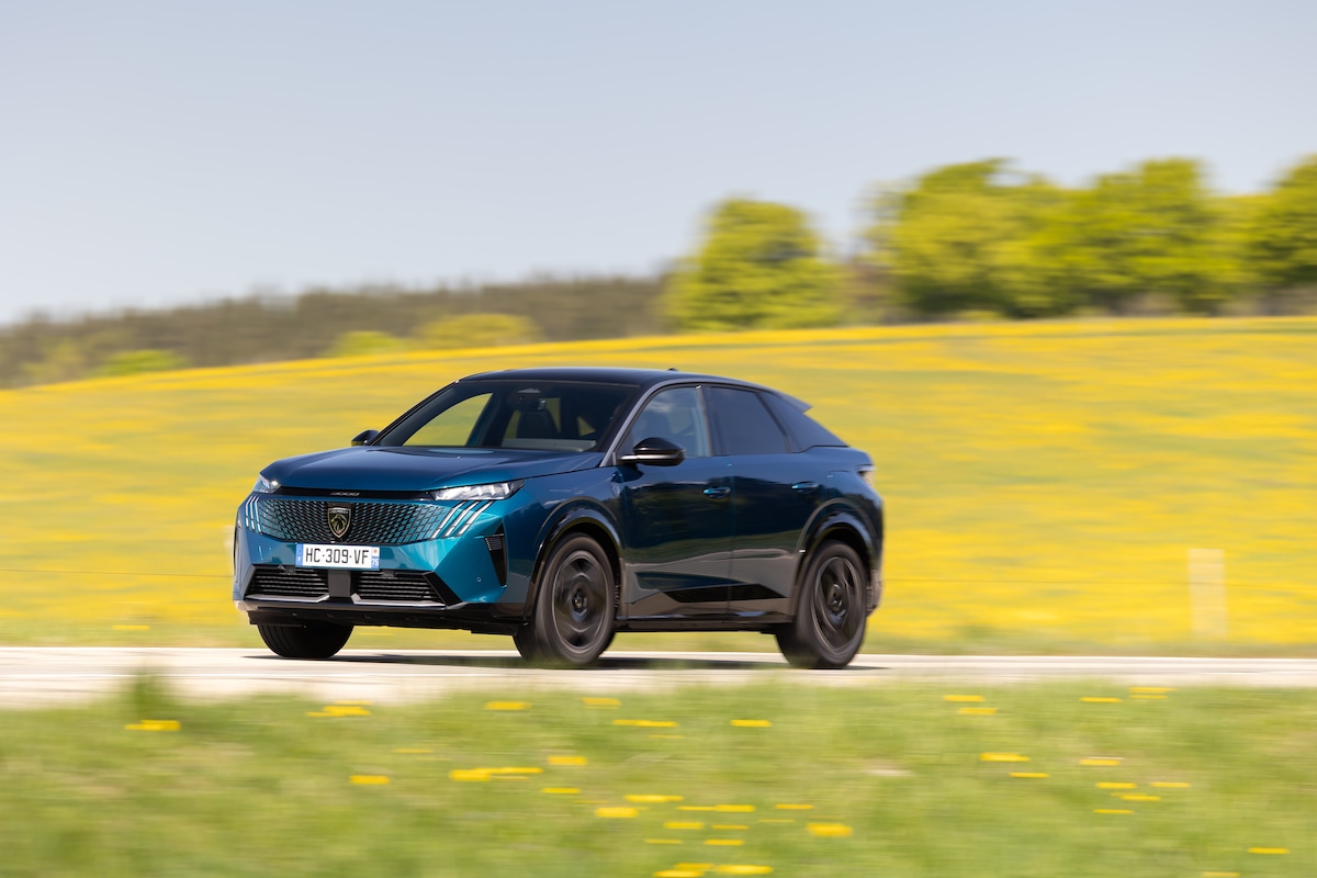 Peugeot e3008 ed e5008, il test delle versioni Dual Motor