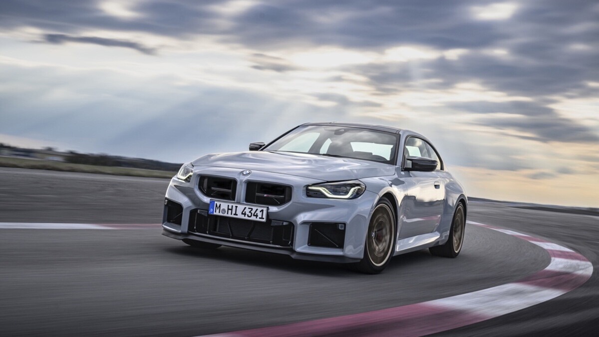 Nuova BMW M2 CS, coda all'insù e dettagli che fanno la differenza