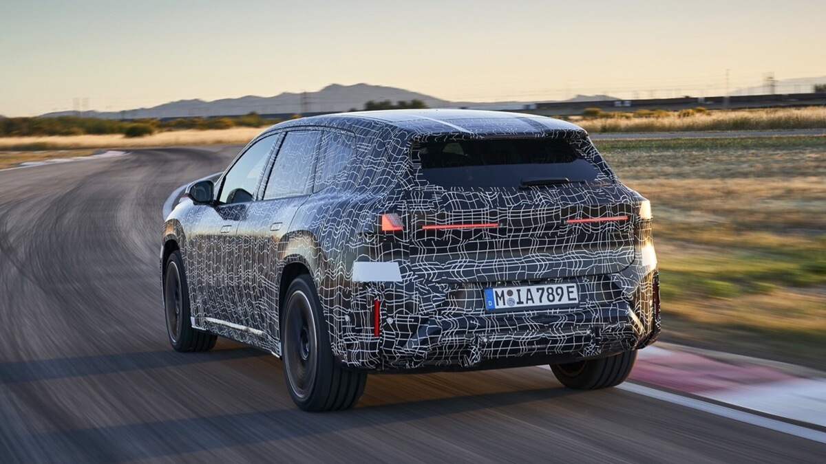 Nuova BMW iX3, numeri super di autonomia e ricarica