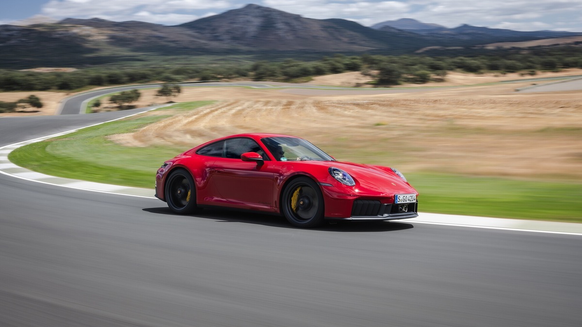 Porsche 911 Carrera 4 GTS, hotlap al balocco