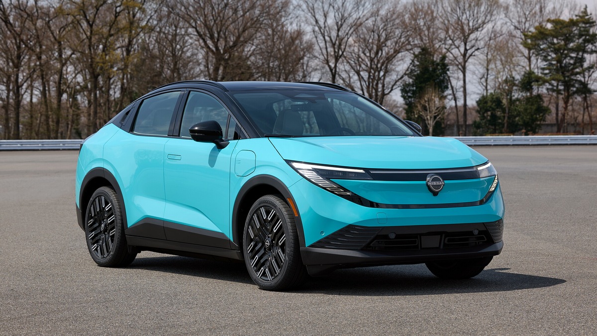 Nissan Leaf 2026, l'icona elettrica si rinnova
