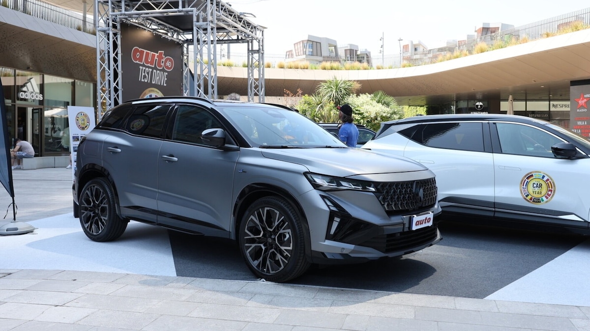 Renault Austral a Milano CityLife per l'evento The Car of The Year