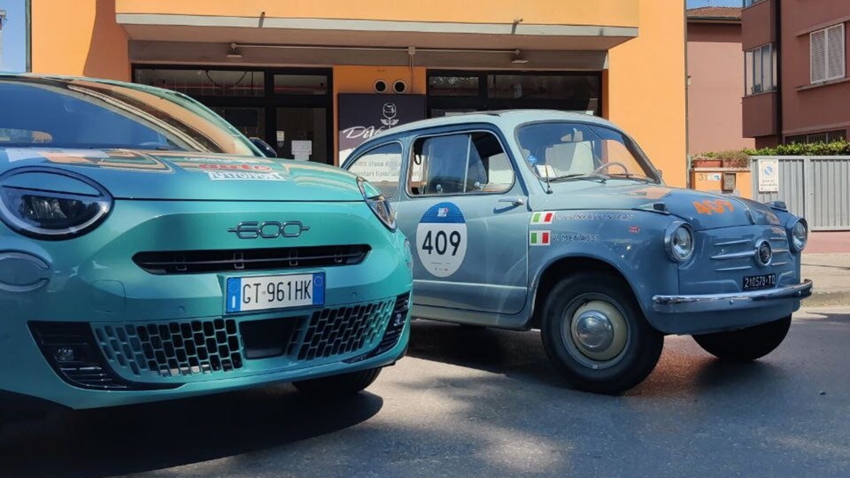 Fiat 600 storica e 600 Hybrid, il confronto alla 1000 Miglia 2025