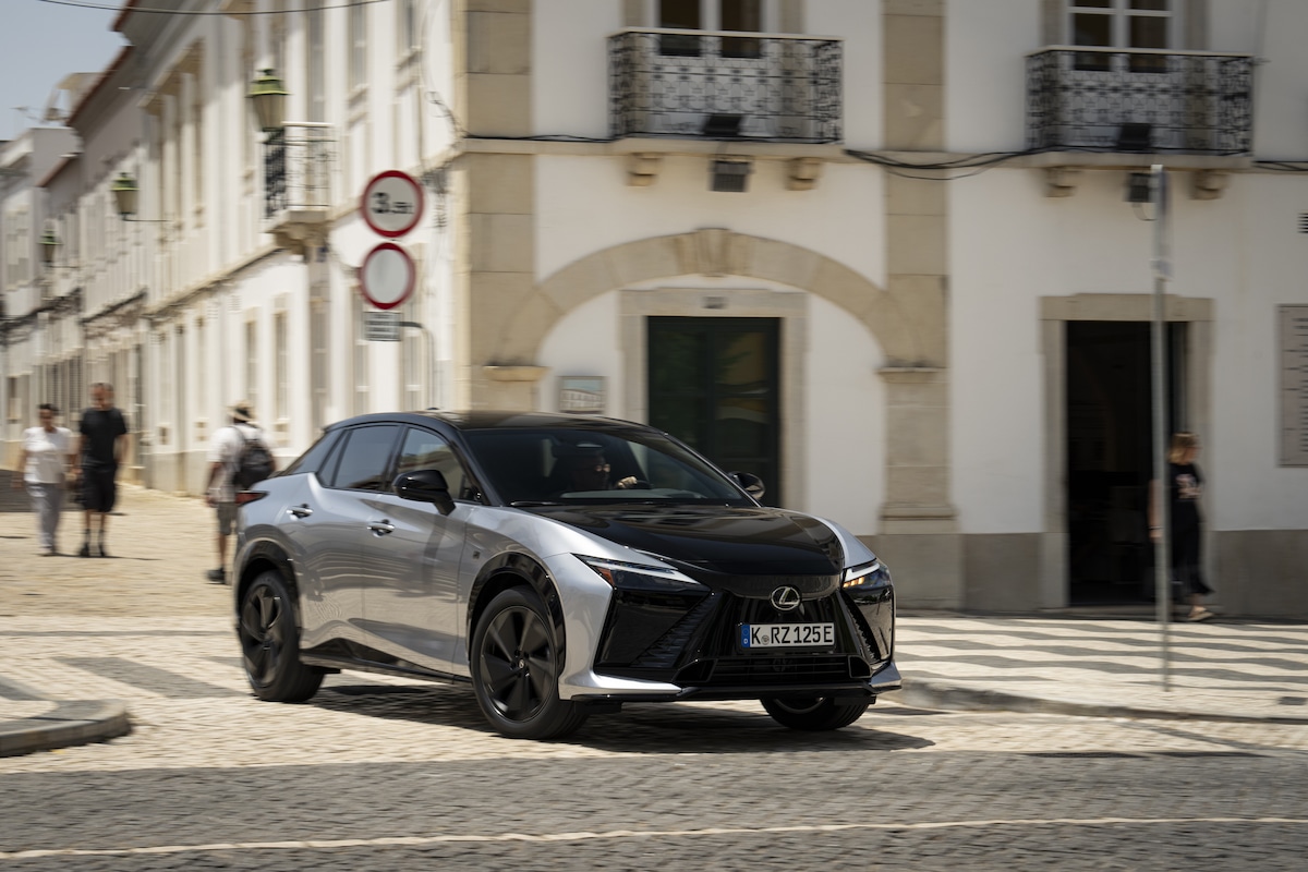 Lexus RZ, il Suv con lo steer-by-wire