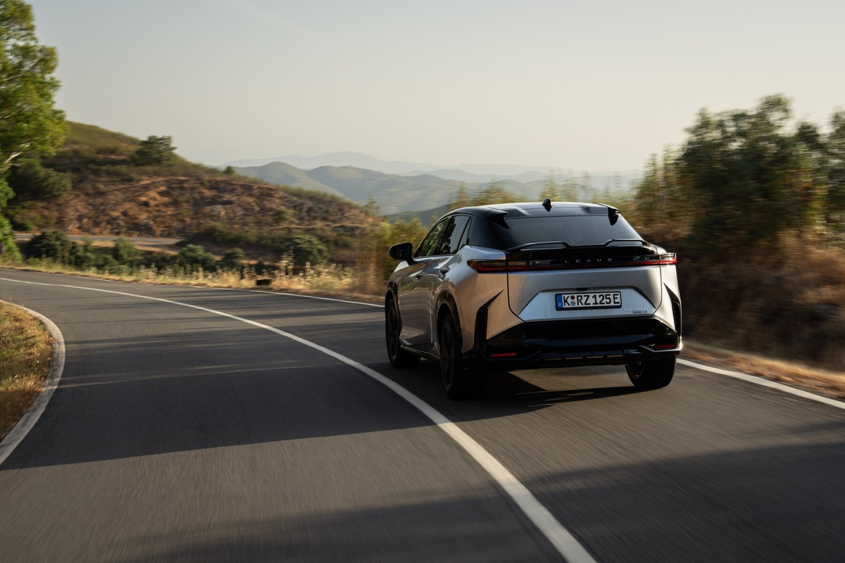 Lexus RZ 2026
