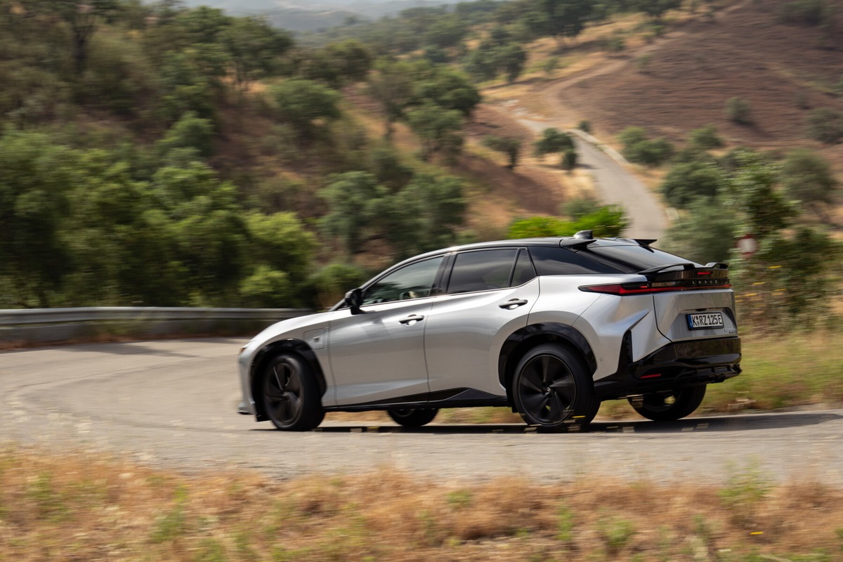 Lexus RZ 2026