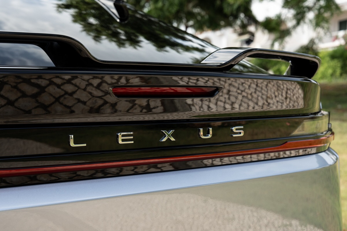 Lexus RZ 2026