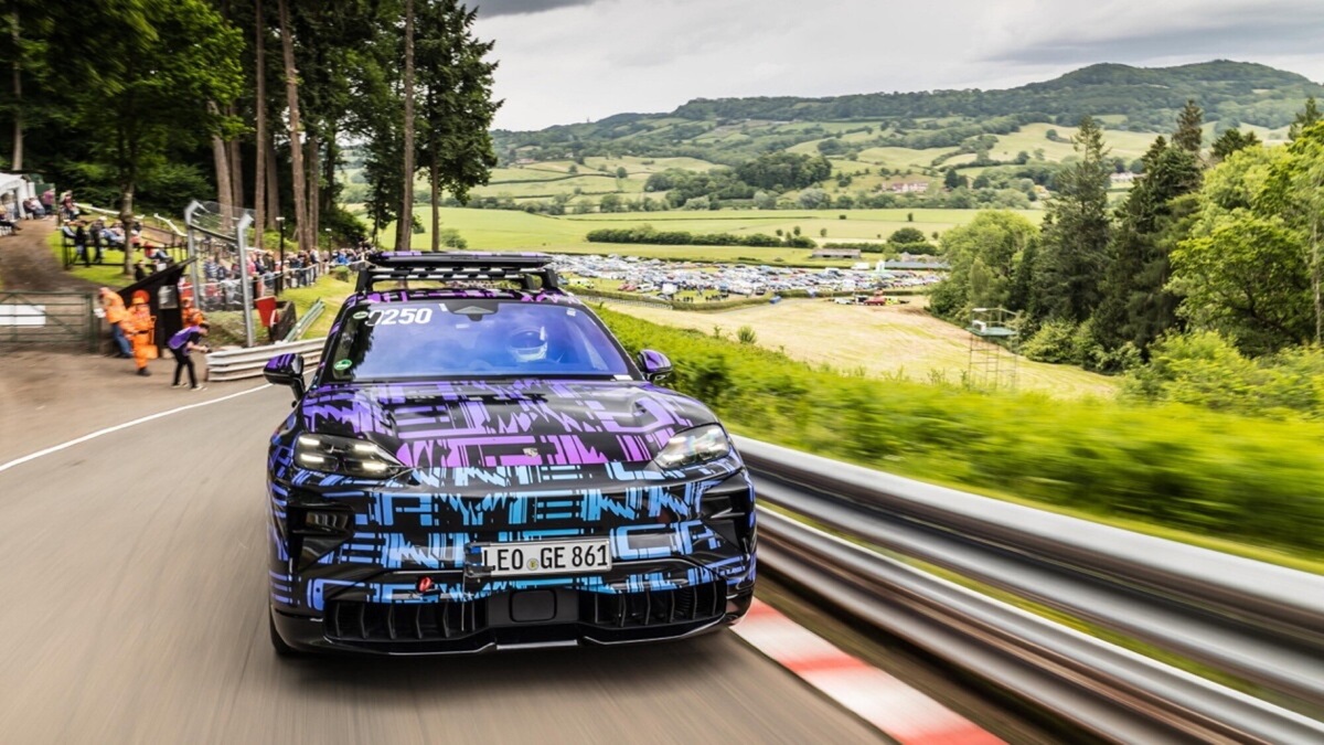 Porsche Cayenne elettrica, tour inglese prima del debutto