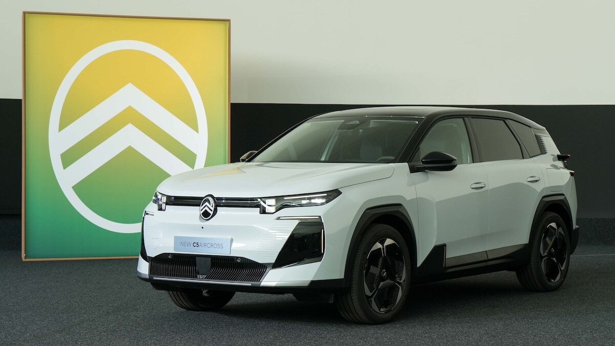 Nuova Citroen C5 Aircross, i prezzi della versione Hybrid e dell'elettrica e-C5 Comfort Range