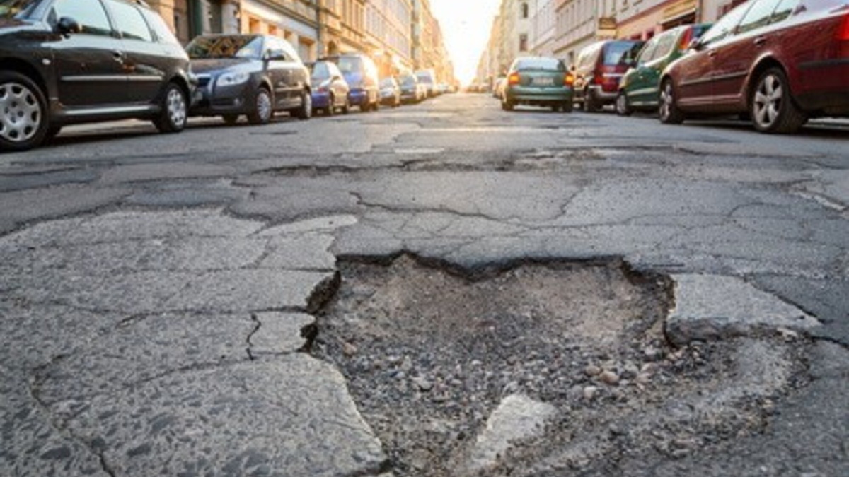 Strade distrutte e cittadini ignorati: il Comune di Milano nega 98 risarcimenti su 100