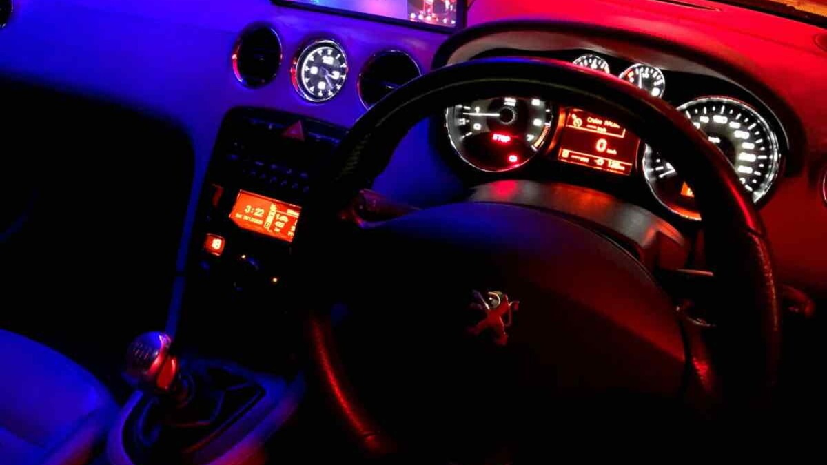 Auto cinesi, il karaoke in macchina traina le vendite