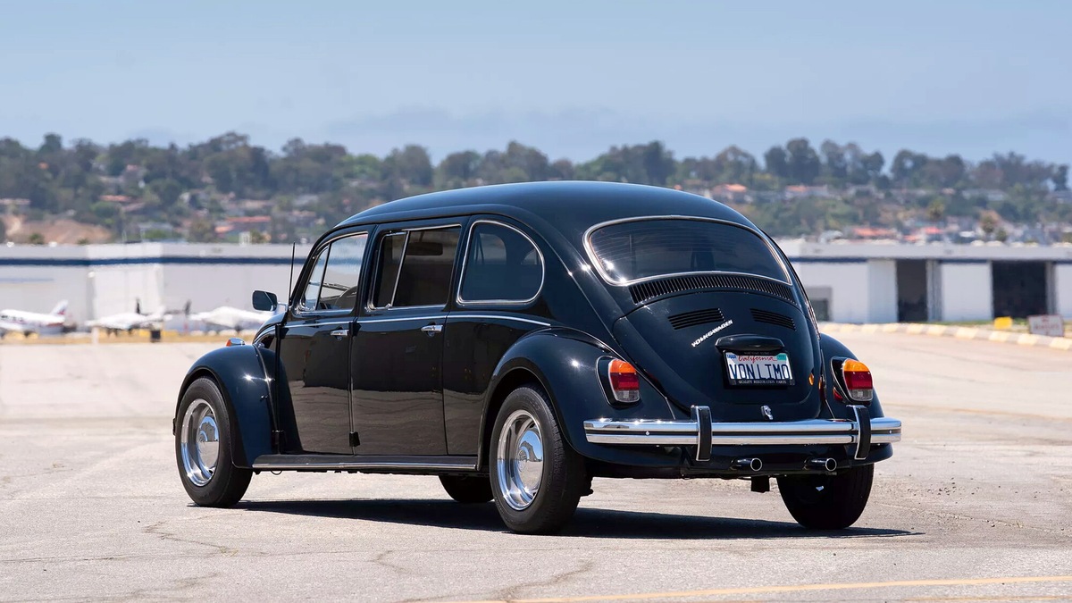 "Rollswagen", l'unica VW Beetle Limousine all'asta a Monterey