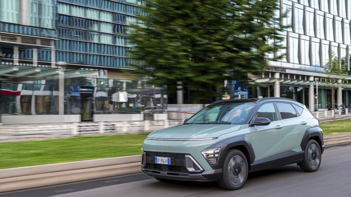 Hyundai Kona, motori più potenti per il model year 2026