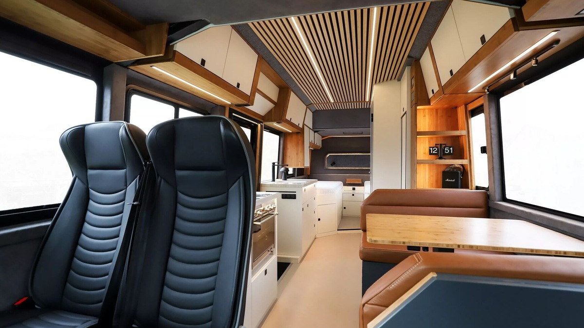 Liberra RV, le foto del bus 4X4 iperlussuoso