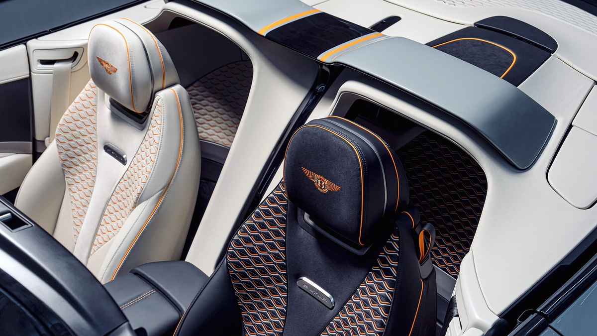 “One plus One”, la prima Bentley Batur Convertible ha interni unici