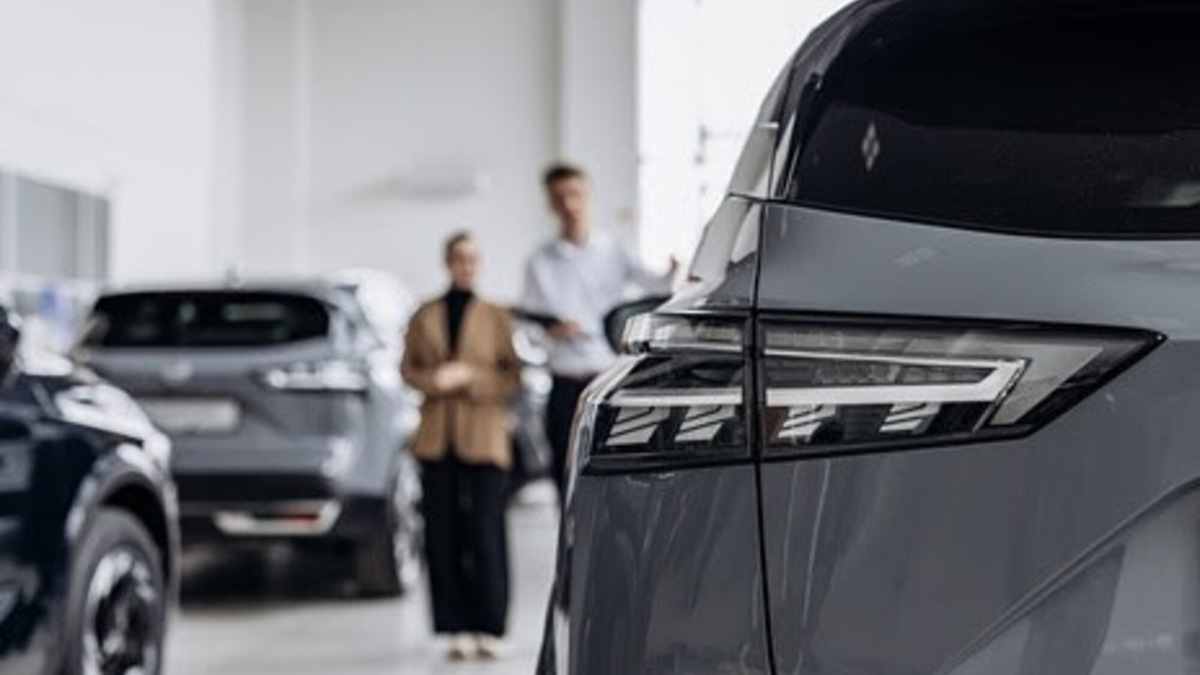 Prezzo e alimentazione guidano la scelta dell’auto in Italia