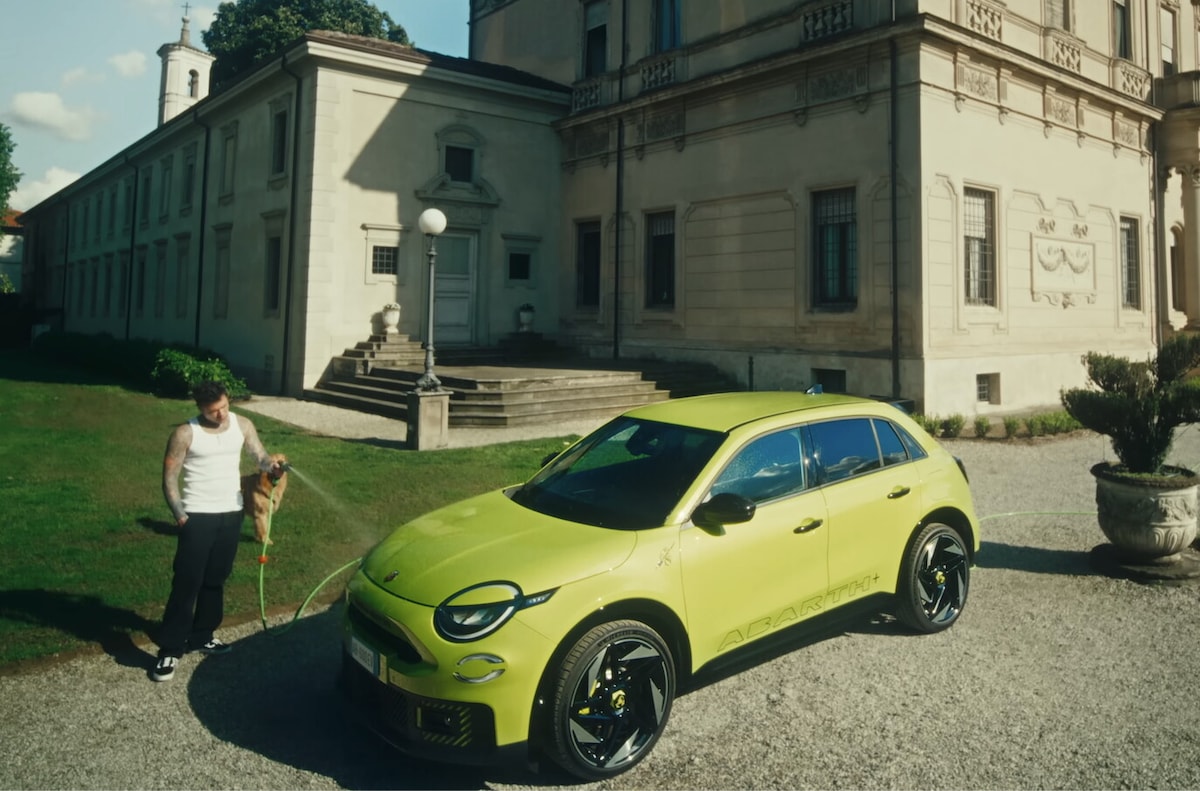 Dall'Abarth di Fedez alla Ford di Noemi: le auto delle canzoni estive 2025