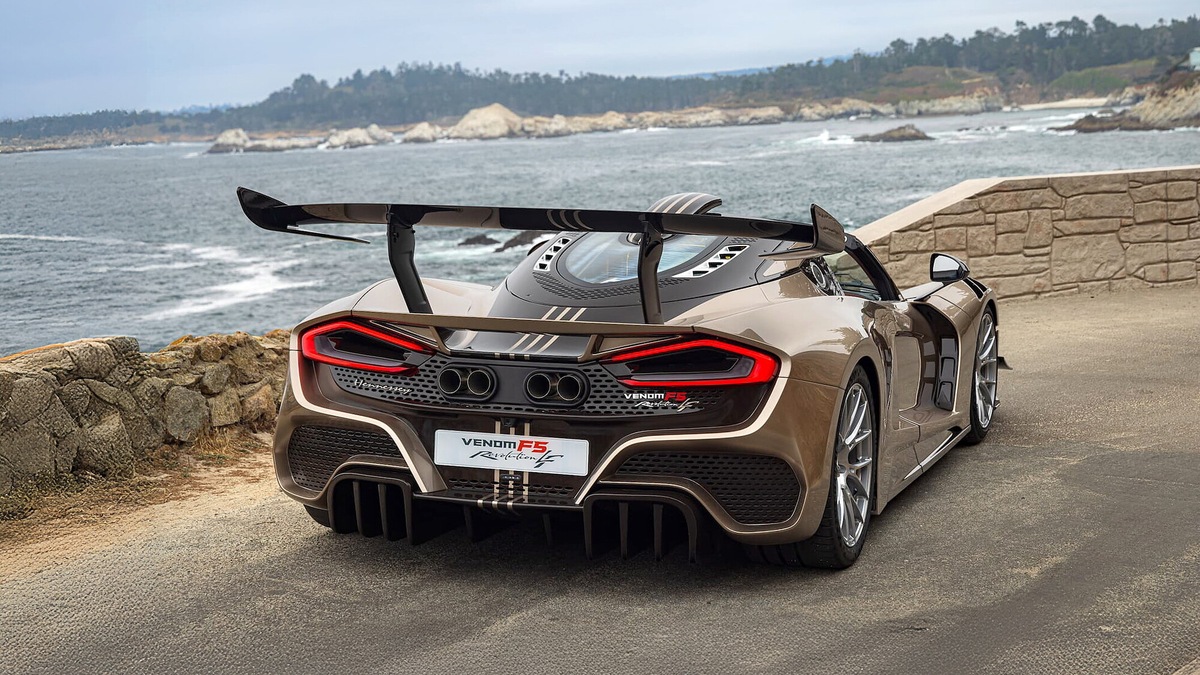 Venom F5 Revolution LF, la hypercar con cambio manuale più potente al mondo