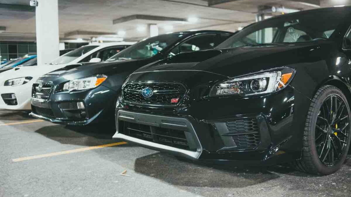 Incentivi auto elettriche 2025: fino a 11.000 euro di sconto, ma occhio ai limiti draconiani