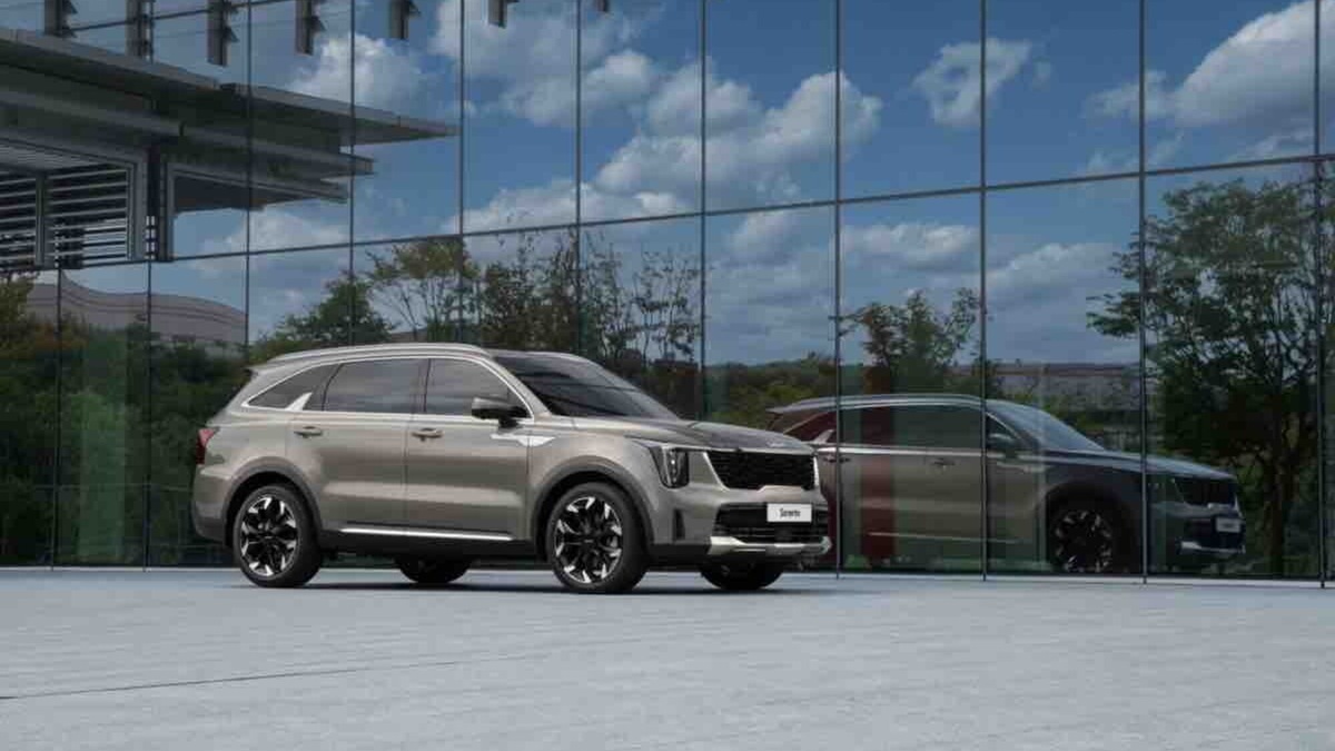 Kia avvia la produzione europea del primo EV4