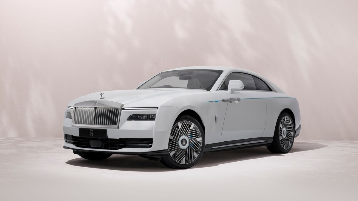 Rolls-Royce Spectre Primavera, lusso floreale e ... 5000 stelle