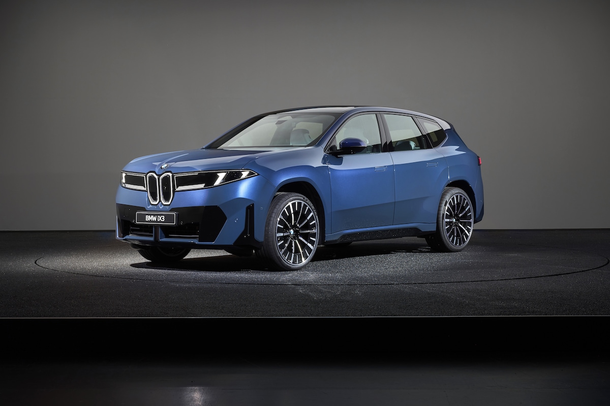 BMW iX3, piattaforma definita da software e 800 km di autonomia