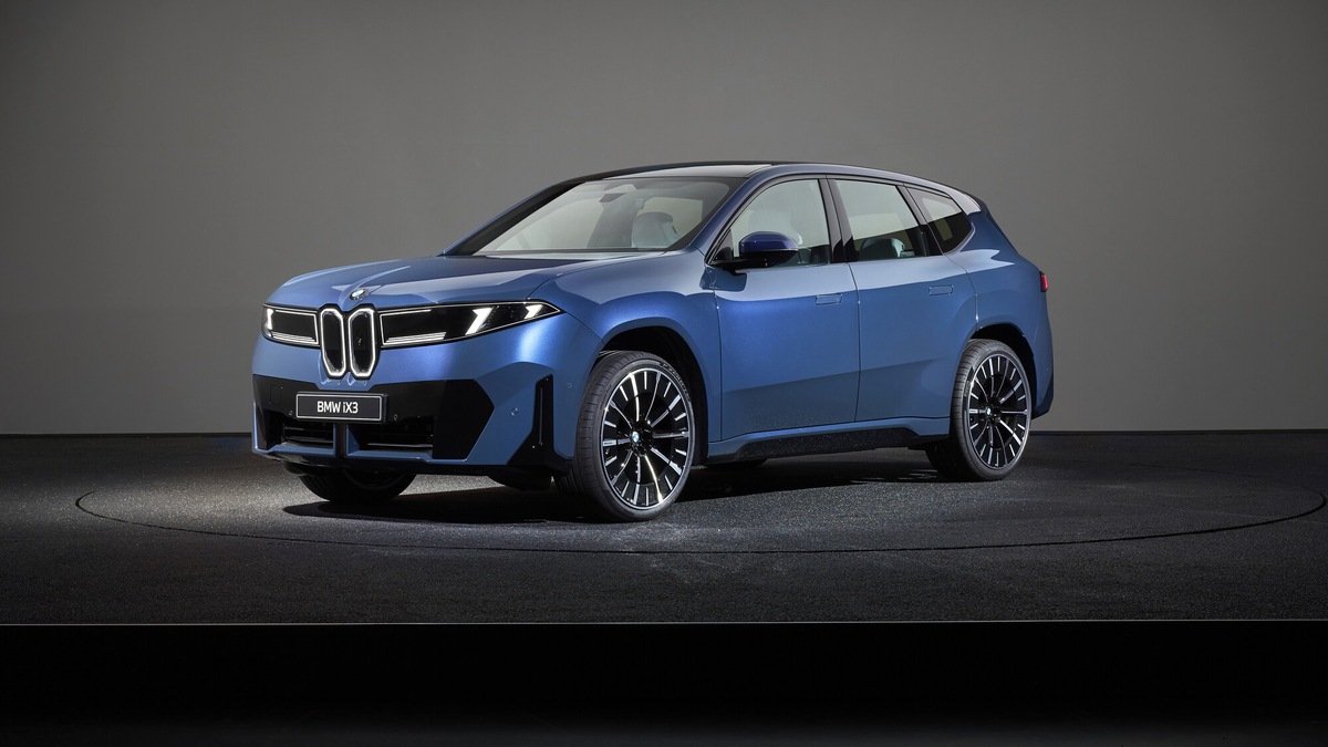 BMW iX3, piattaforma definita da software e 800 km di autonomia