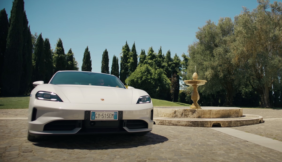 Tiziano Ferro, nella sua "cuore rotto" la protagonista è una Porsche elettrica