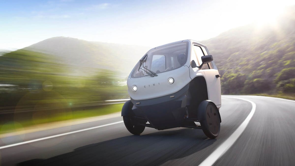 Incredibile auto a pedali che raggiunge i 120 km/h