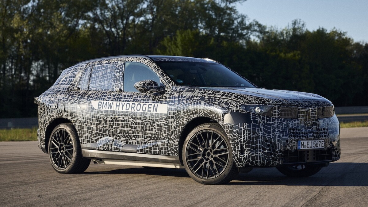 Nuova BMW X5, full di motorizzazioni: dal diesel all'idrogeno