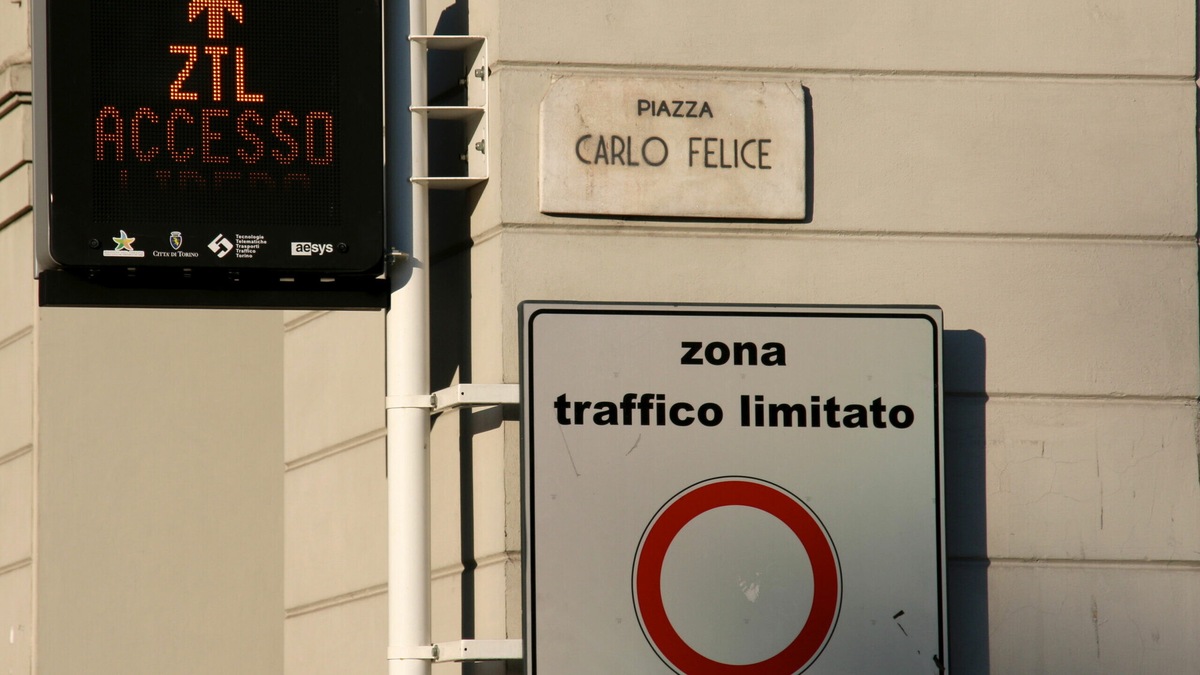 Auto ibride in ZTL: il codice della strada dice sì, i comuni fanno cassa