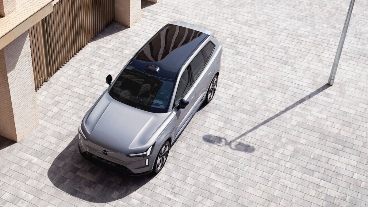 Volvo EX90 2026 cambia la sostanza: ricarica potenziata e molto altro