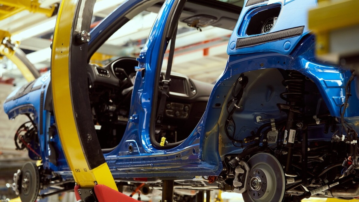 Stellantis, stop alla produzione in sei impianti europei