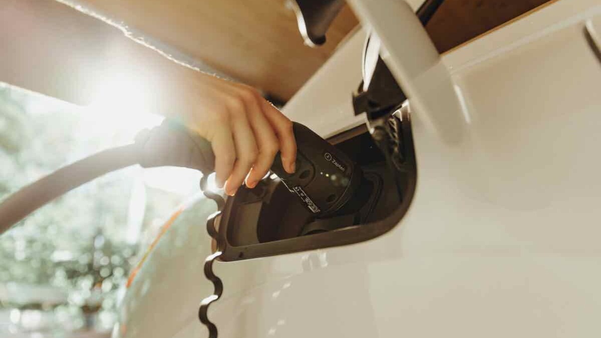 Mobilità elettrica in Italia: interesse alto, ma trasformare la domanda in vendite resta una sfida