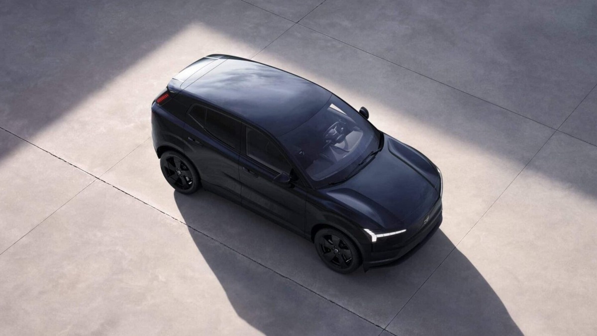 Volvo EX30 Black Edition più accessibile con gli incentivi fino a 11.000 euro