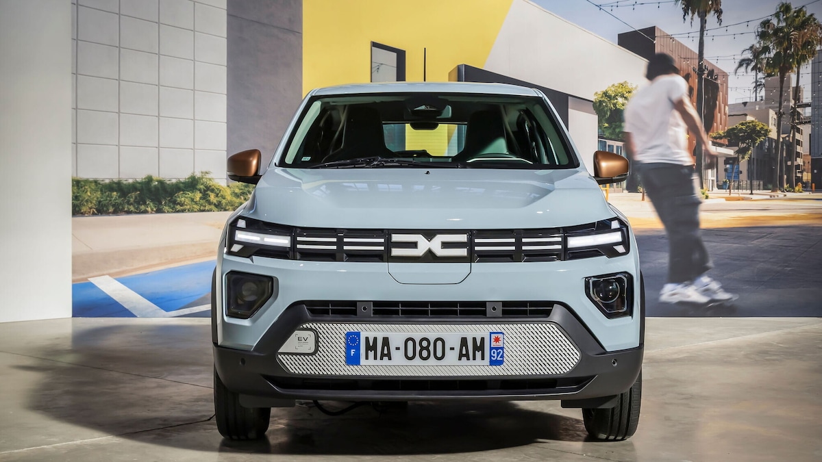 Dacia Spring 2026 si rinnova con motori fino a 100 cavalli