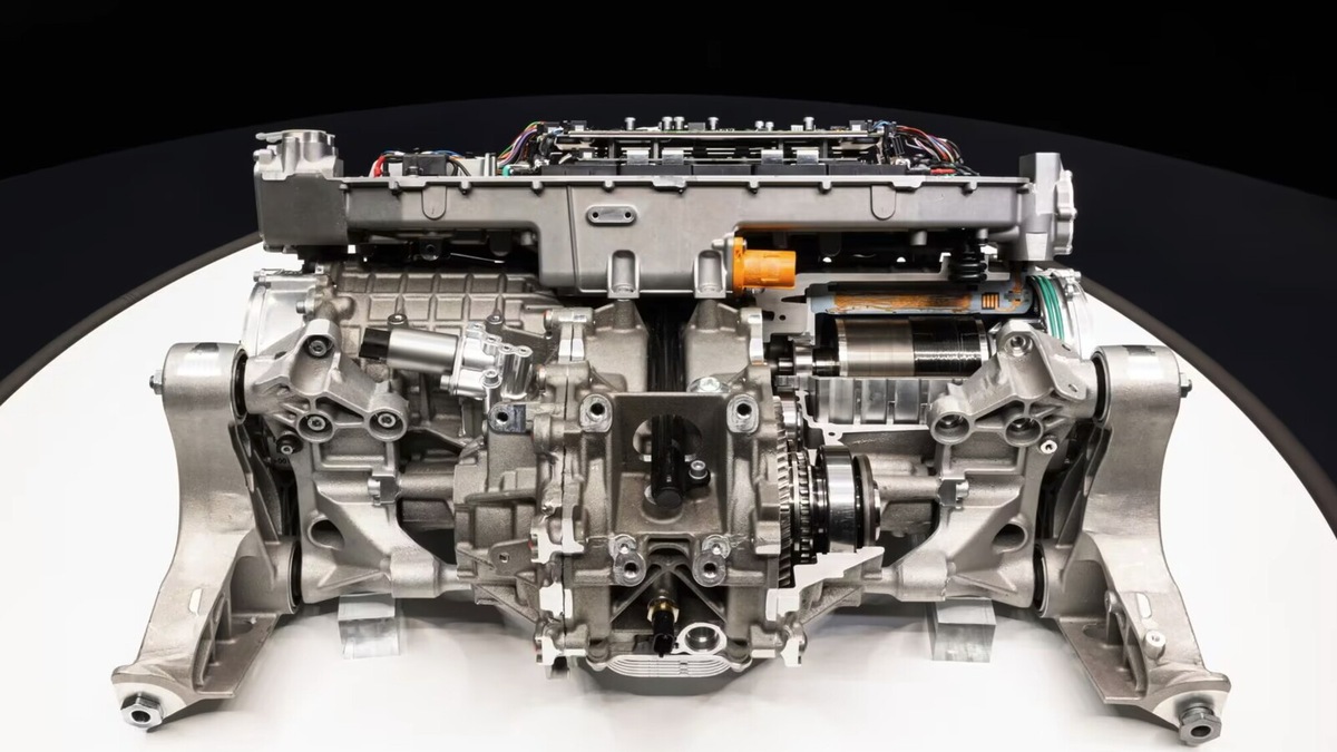 Ferrari elettrica, il designer è lo stesso di iPhone e iMac