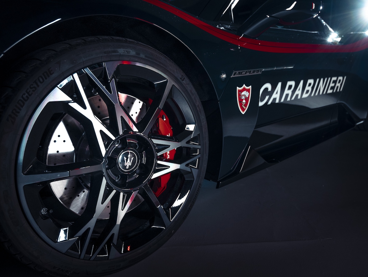 Maserati McPura e Alfa Romeo Giulia Quadrifoglio livrea Carabinieri