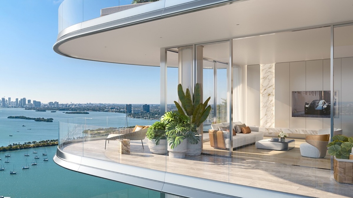 Se compri un attico a Miami hai anche una Pagani Utopia Roadster