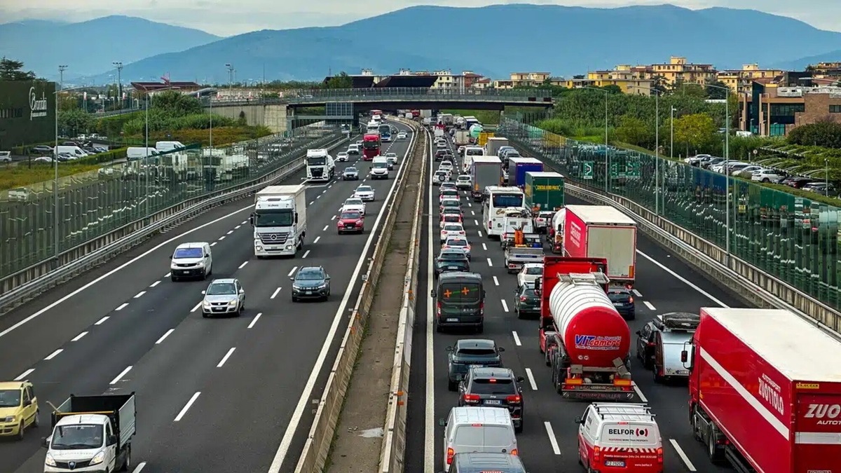 Autostrade, in arrivo rimborsi ai bloccati ma possibili rincari