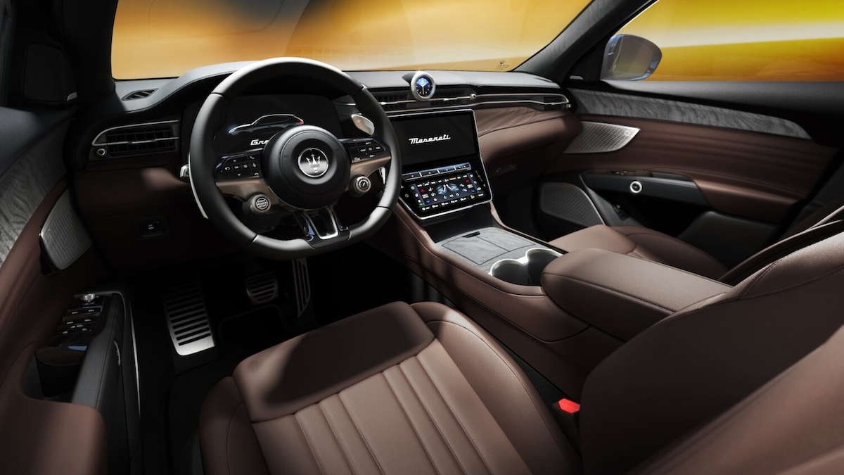 Maserati Grecale si il-Lumina di Blu con la serie speciale