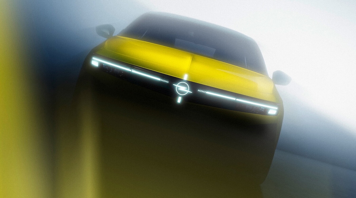 Opel Astra 2026, il restyling mostra il nuovo frontale