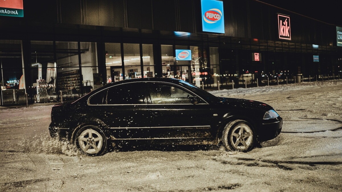Auto parcheggiata al freddo: gli errori più comuni da evitare