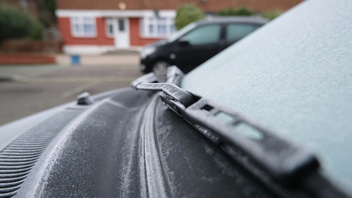 Auto lasciata ferma al freddo: cosa controllare prima di ripartire